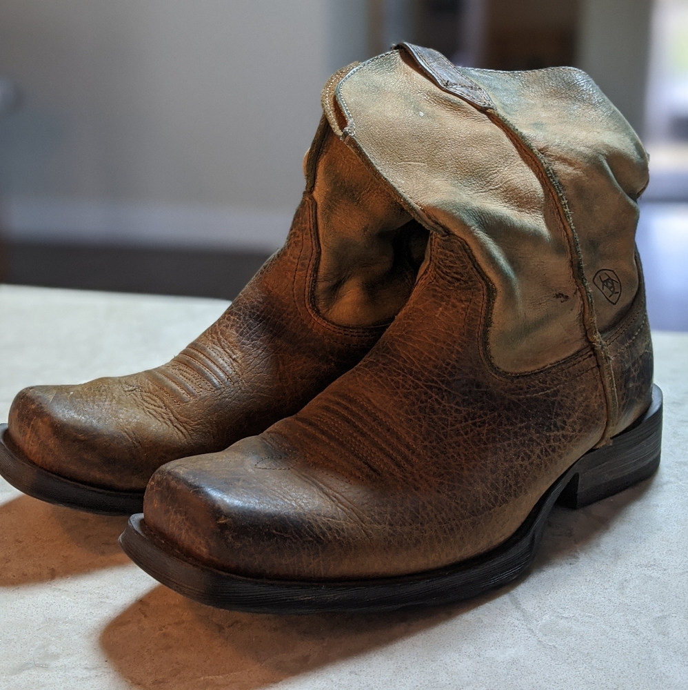 Worn men's Ariat boots 9.5